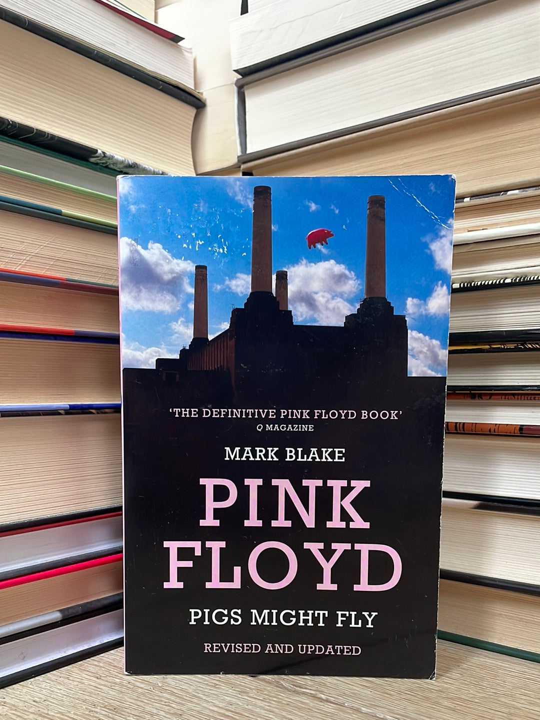 Mark Blake - Pigs Might Fly: The Inside Story of Pink Floyd