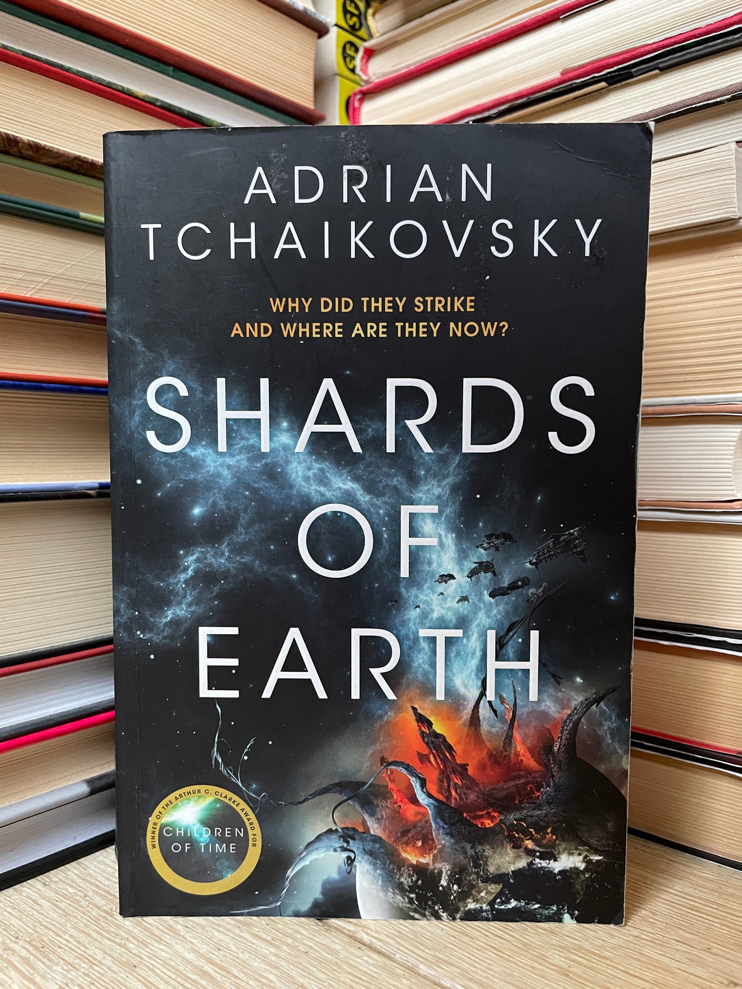 Adrian Tchaikovsky - Shards of Earth