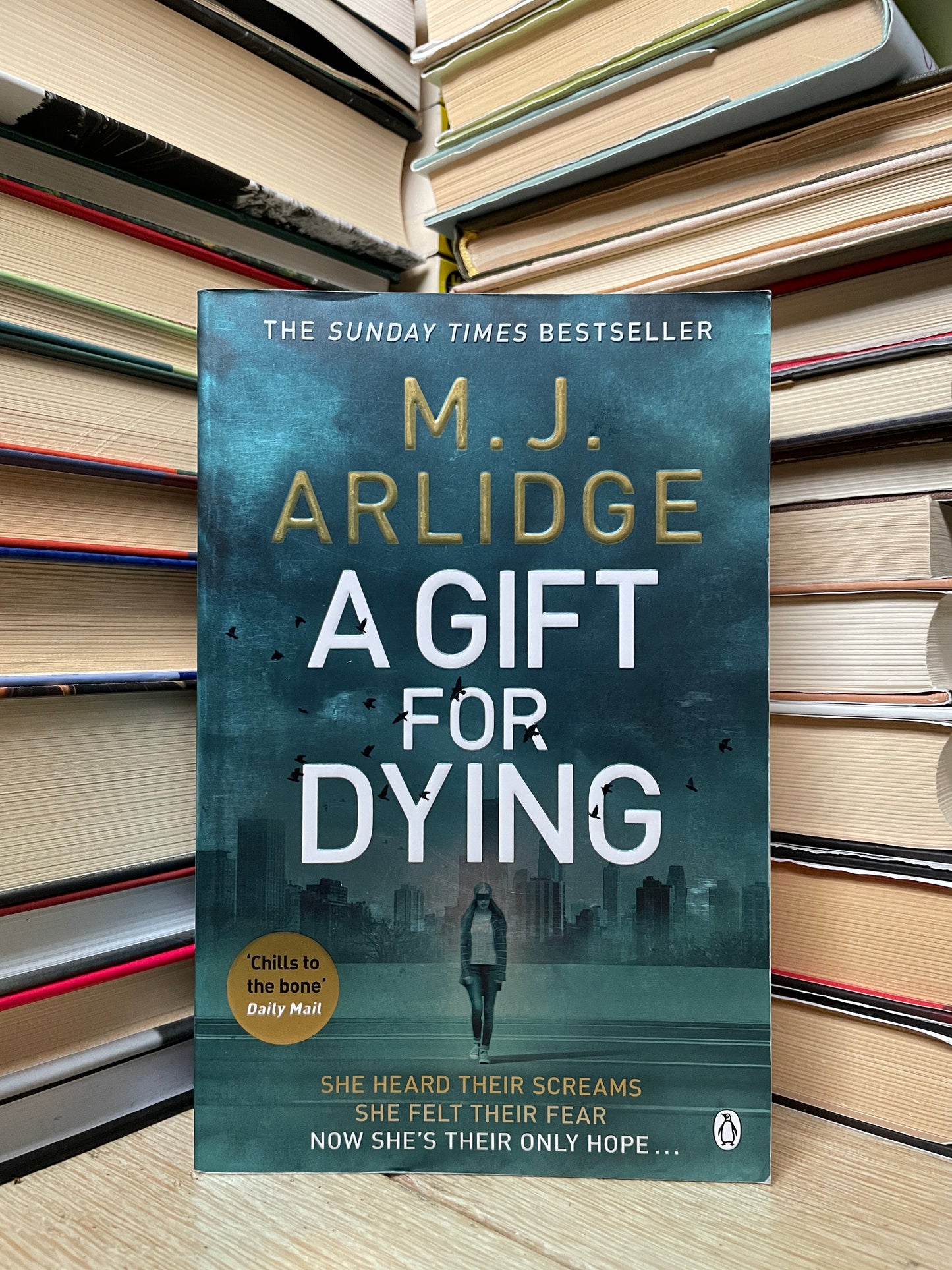 M. J. Arlidge - A Gift for Dying