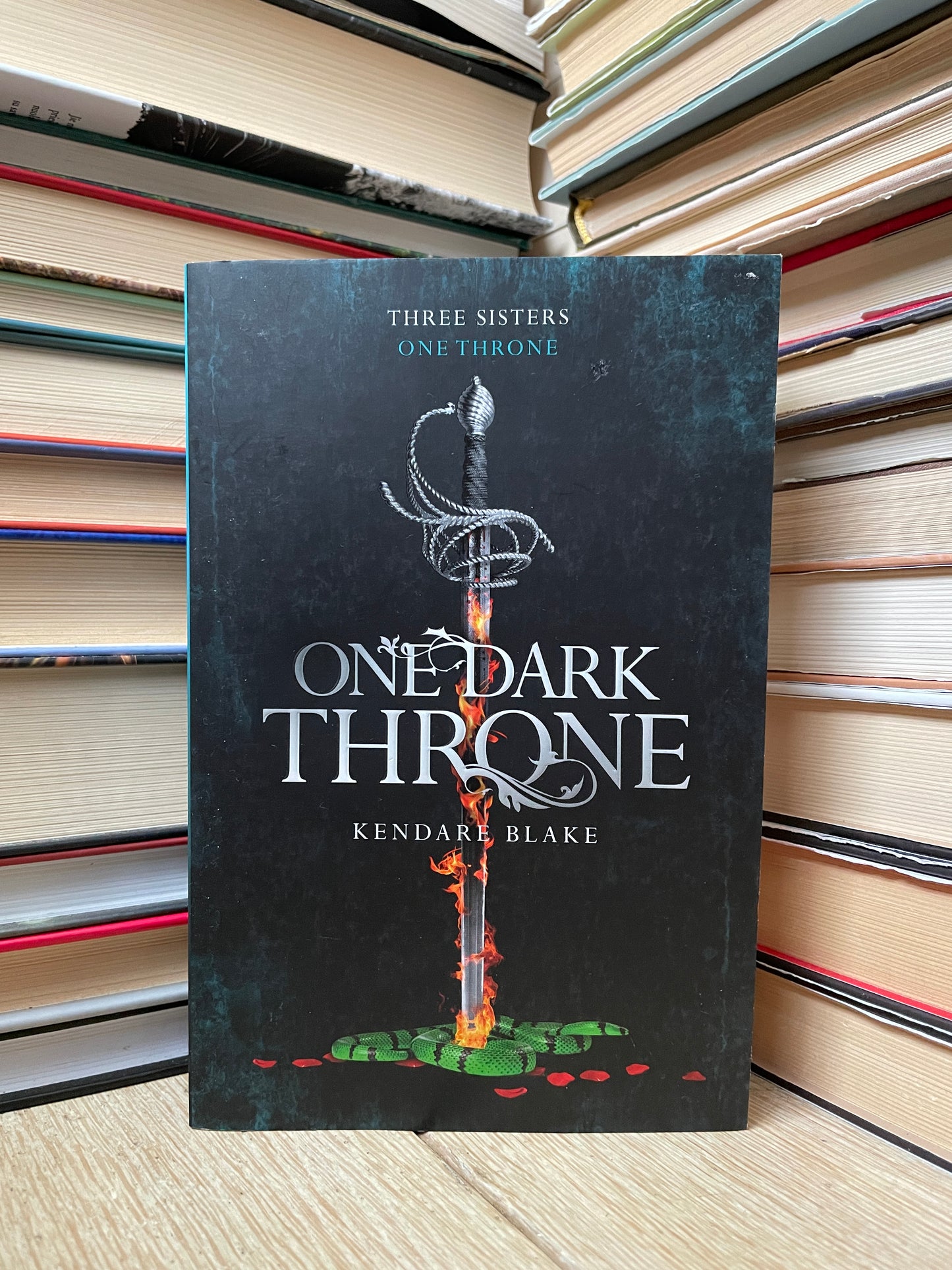 Kendare Blake - One Dark Throne