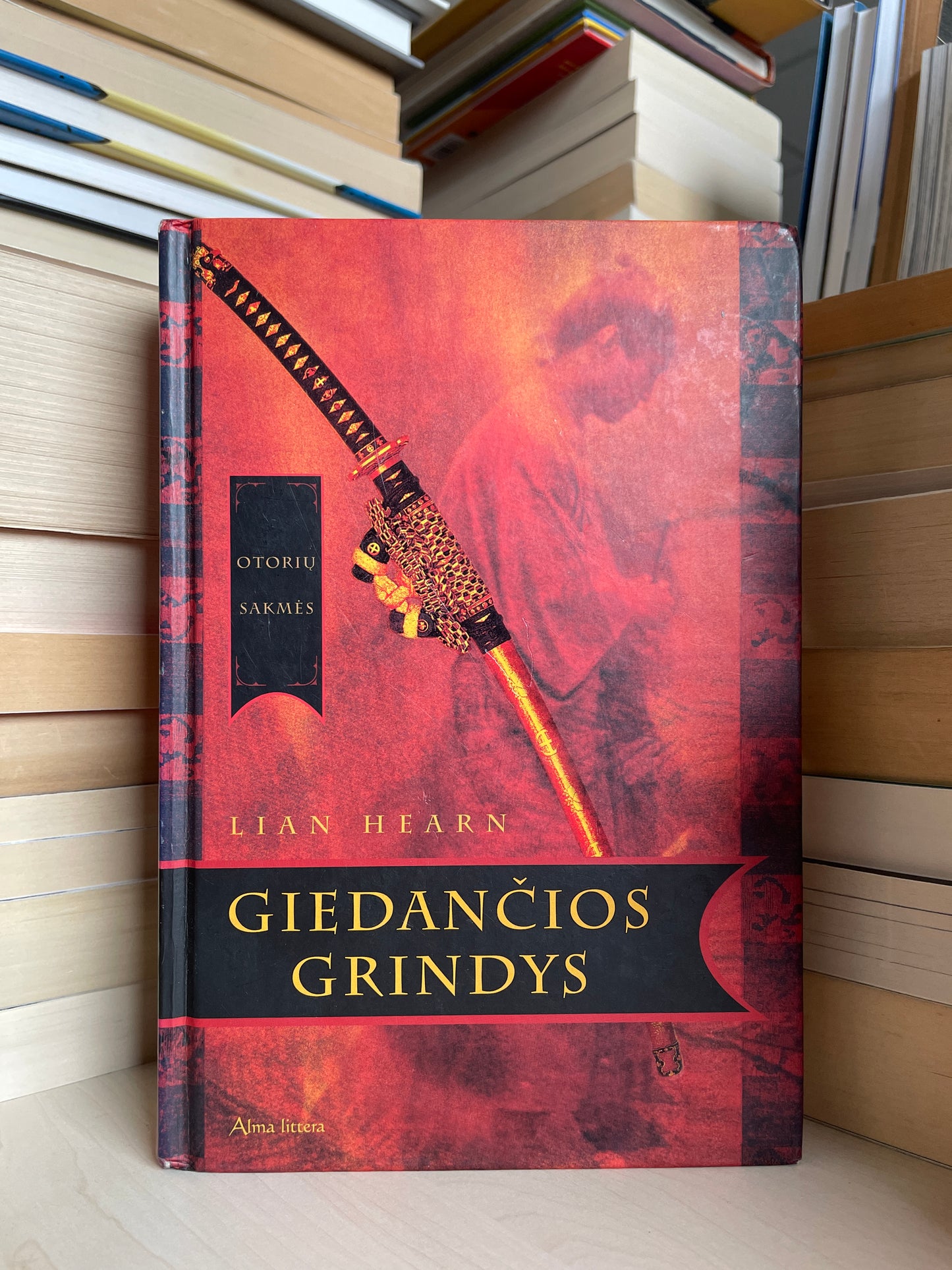 Lian Hearn - ,,Giedančios grindys"