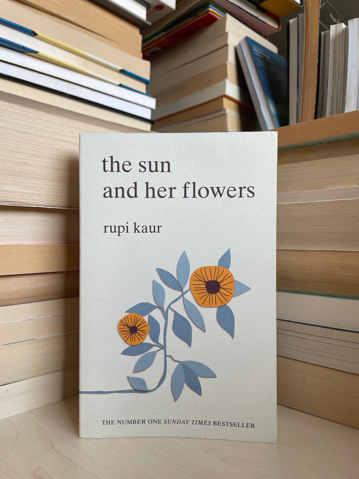 Rupi Kaur - The Sun and Her Flowers