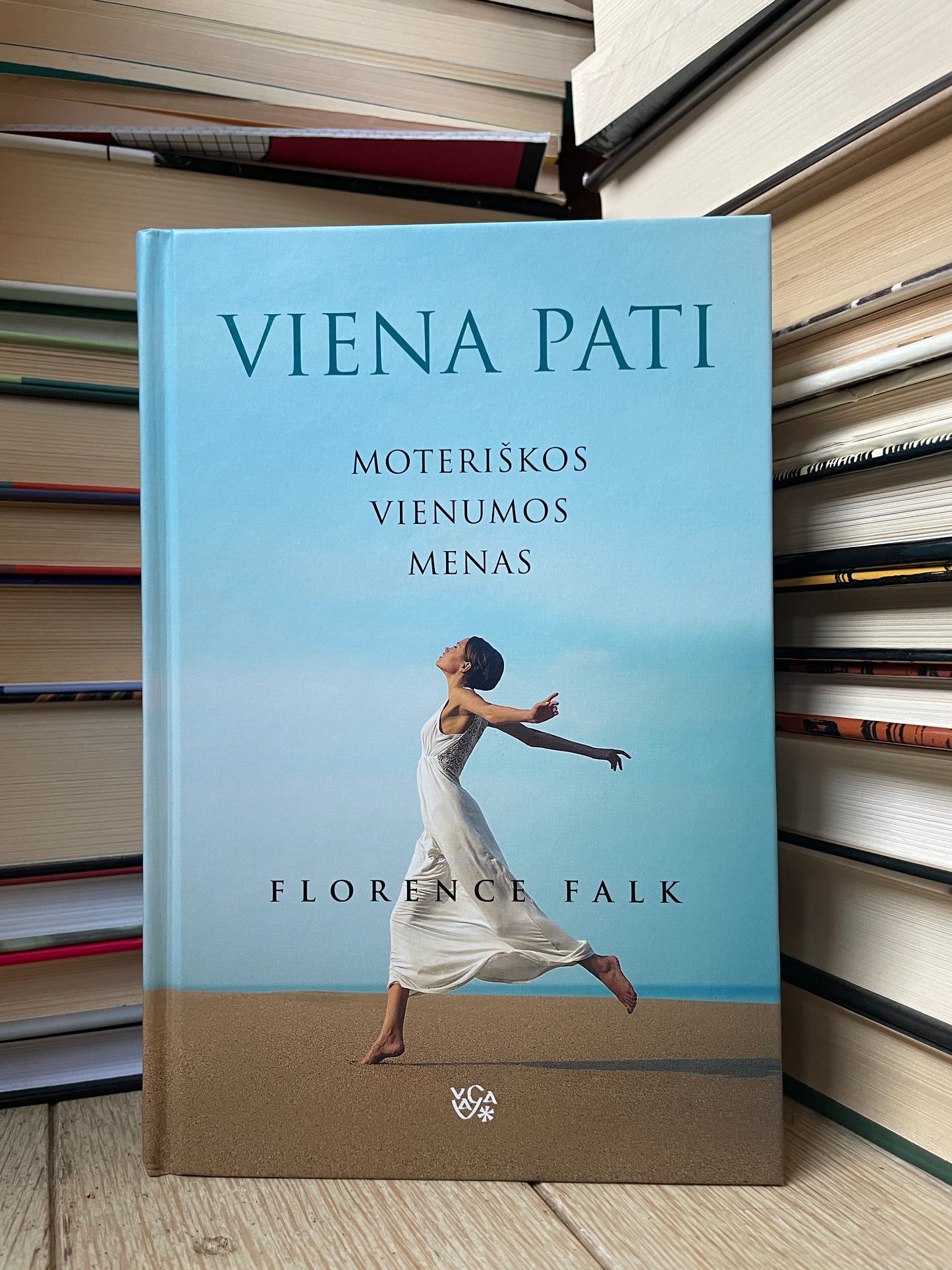 Florence Falk - ,,Viena pati"