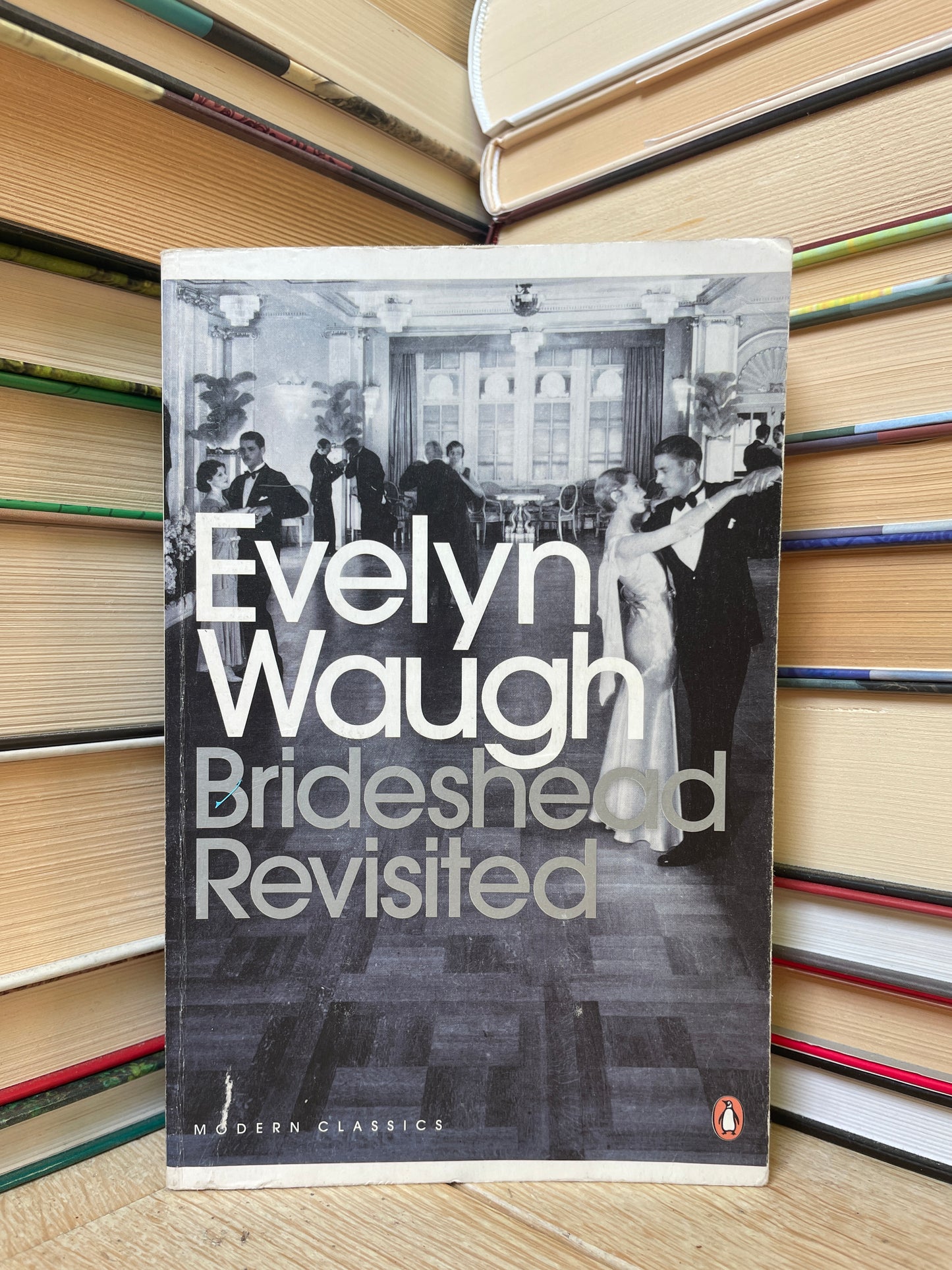 Evelyn Waugh - Brideshead Revisited