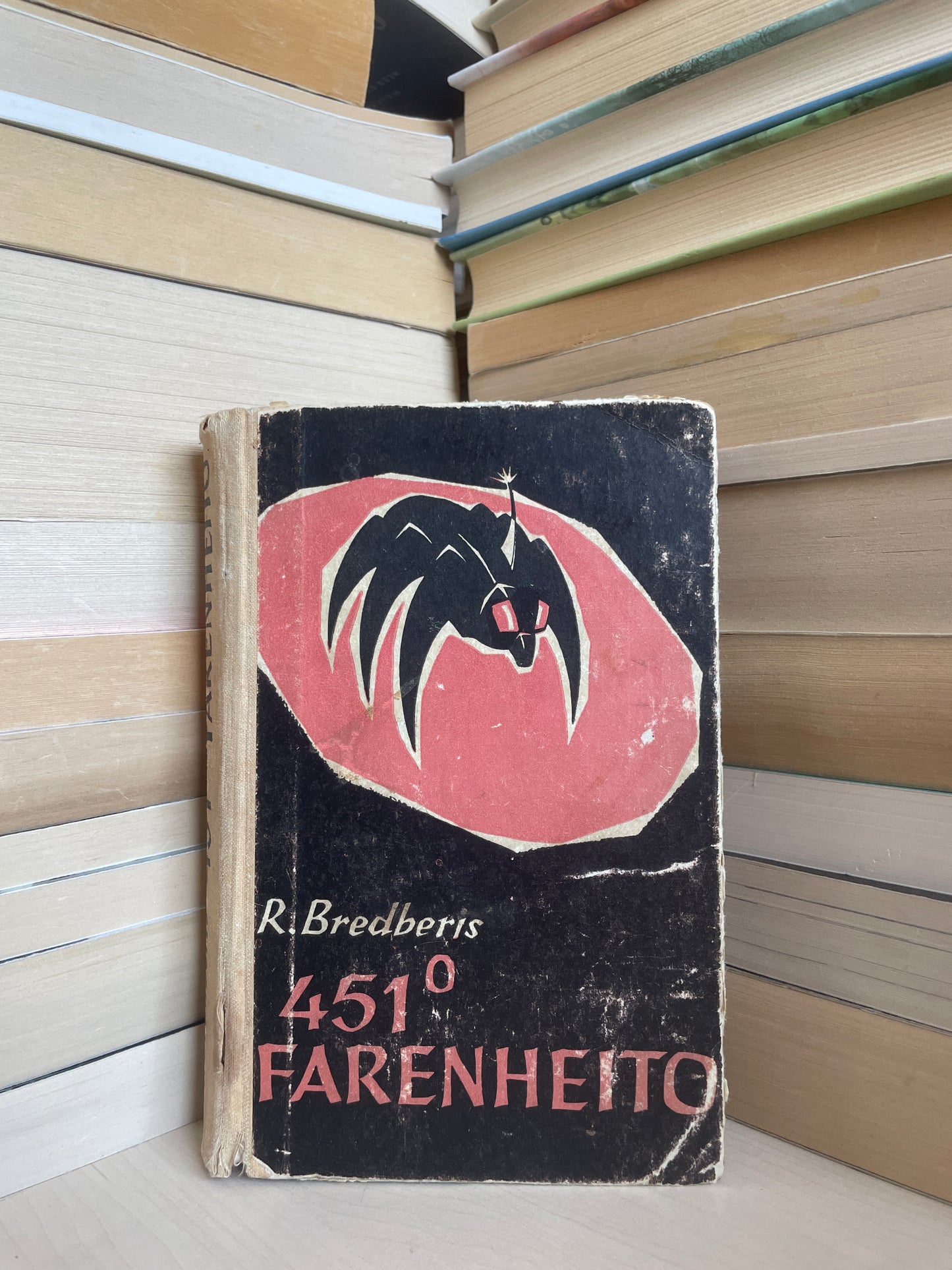 Ray Bradbury - ,,451° Farenheito"