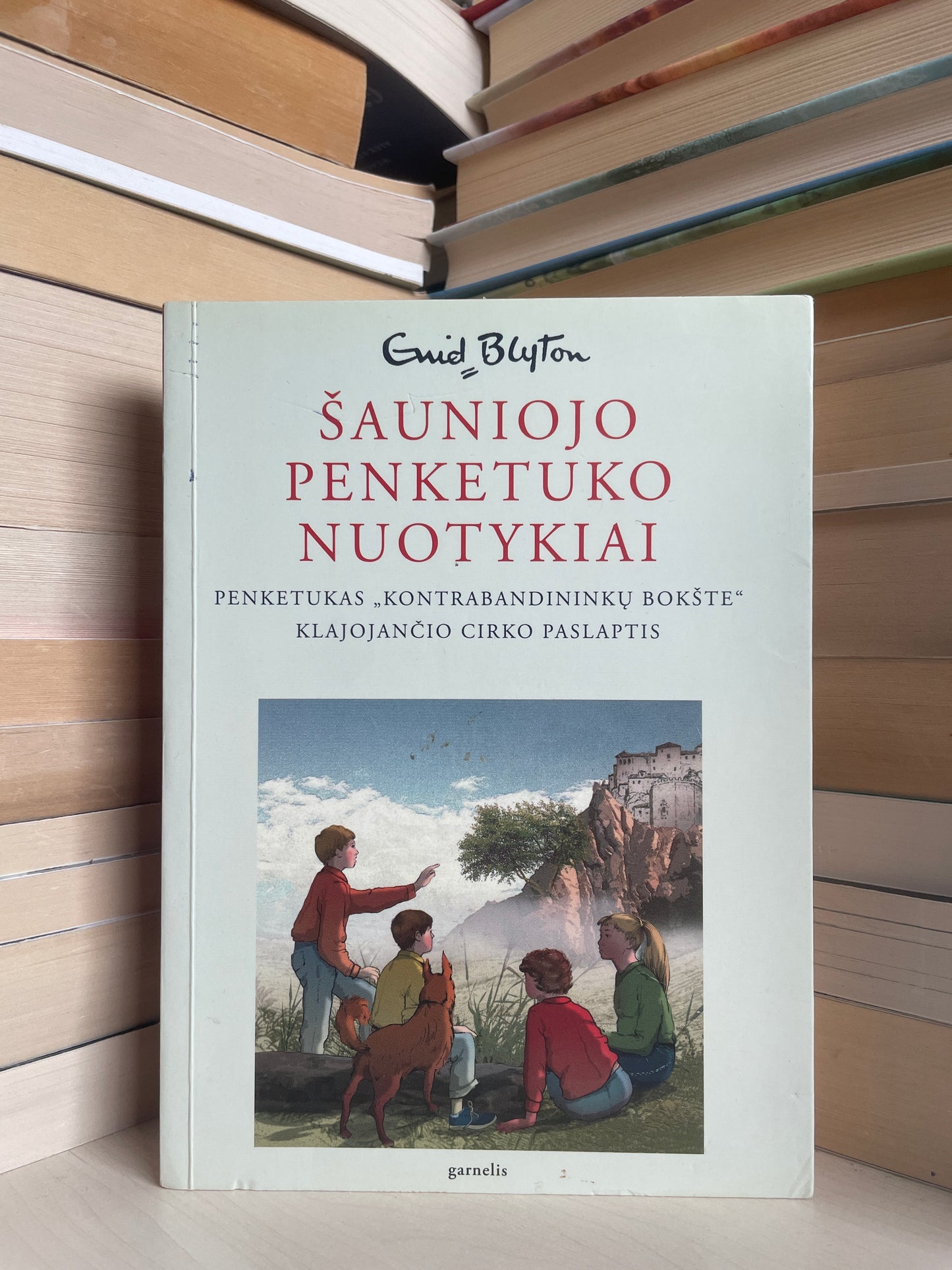 Enid Blyton - ,,Šauniojo penketuko nuotykiai: penketukas ,,Kontrabandininkų bokšte". Klajojančio cirko paslaptis"