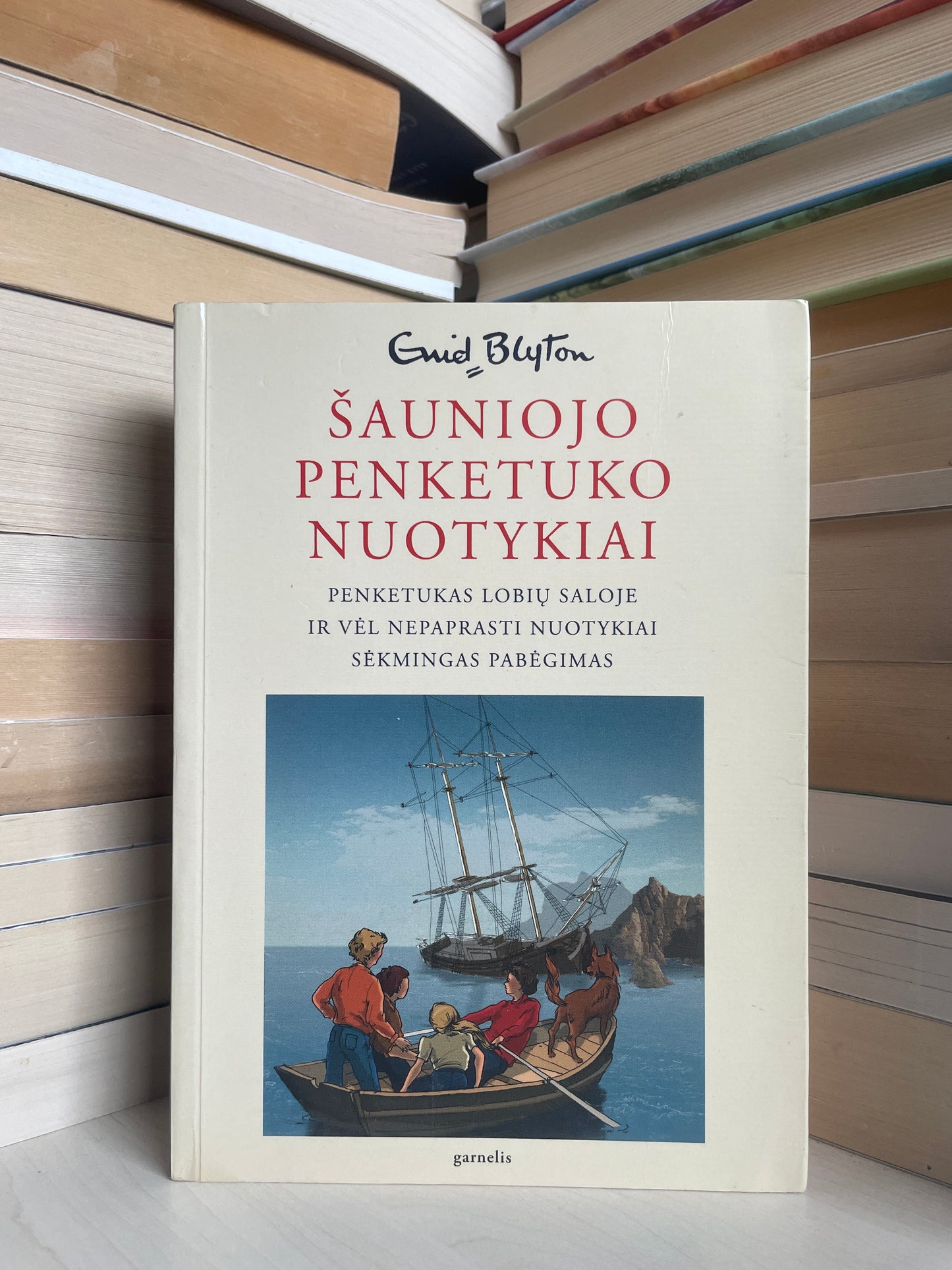 Enid Blyton - ,,Šauniojo penketuko nuotykiai: penketukas Lobių saloje. Ir vėl nepaprasti nuotykiai. Sėkmingas pabėgimas