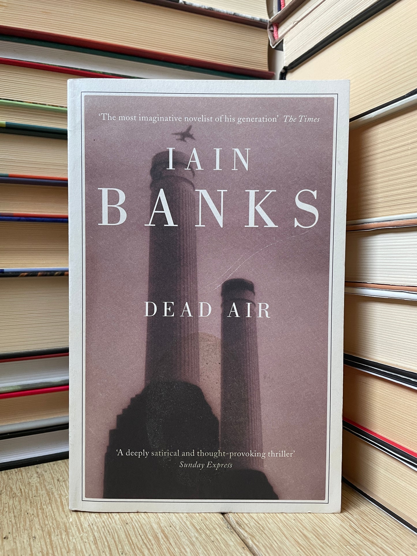 Iain Banks - Dead Air