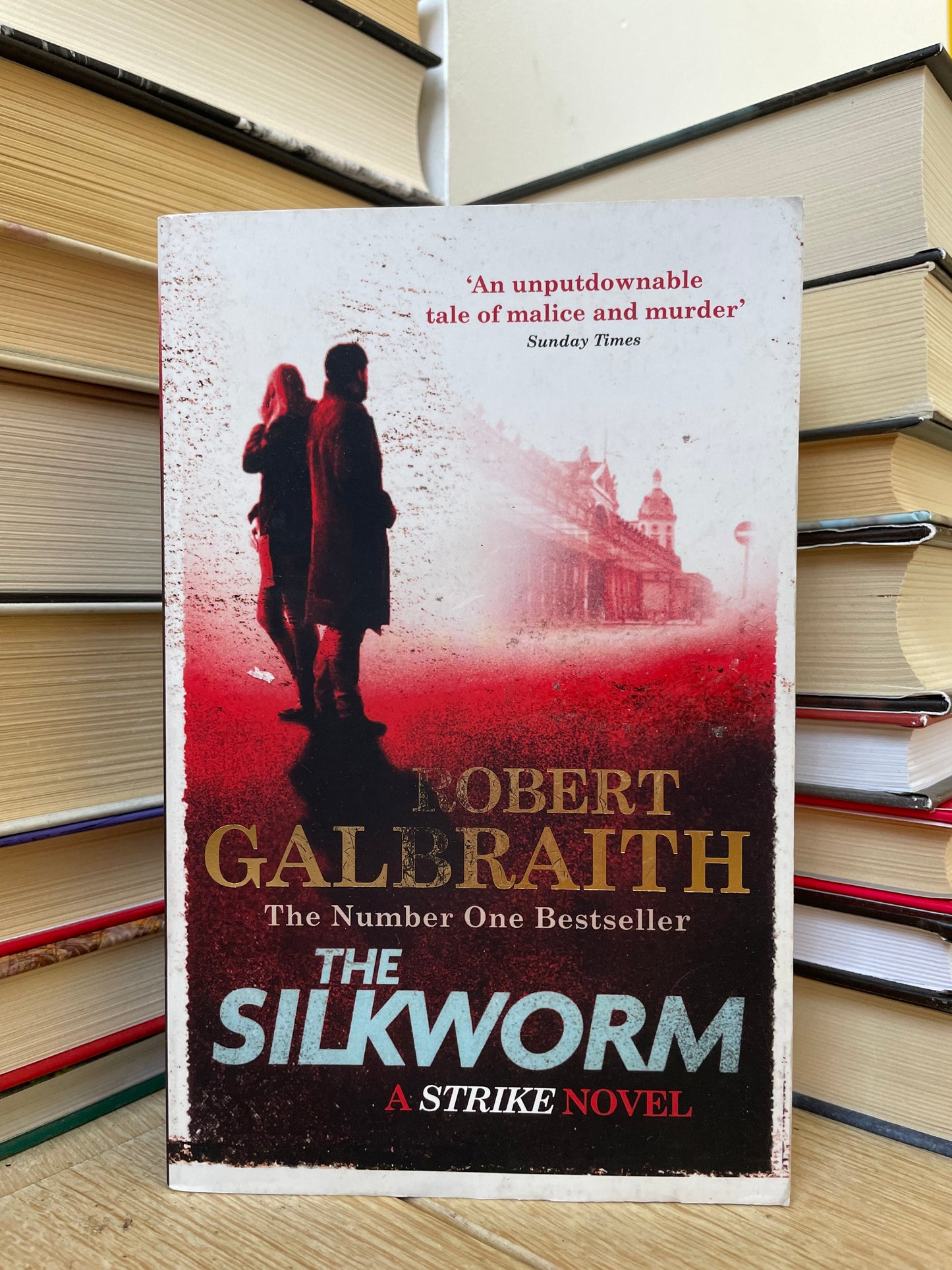 Robert Galbraith - The Silkworm